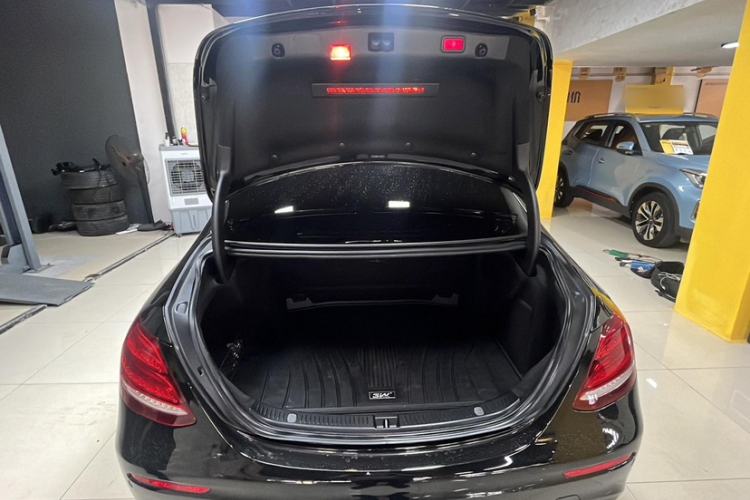 Used Mercedes-Benz E-Class 2017 E 300 L Sport Luxury Edition Trunk