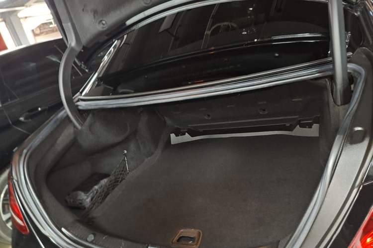 Used Mercedes-Benz E-Class 2017 E 200 Sport Trunk