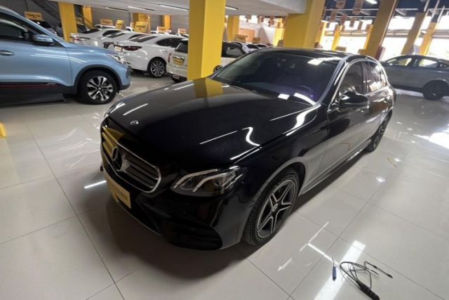 Ojetý Mercedes-Benz E-Class 2017 E 300 L Sport Luxury Edition