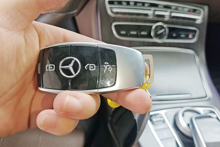 Used Mercedes-Benz E-Class 2017 E 200 L 4MATIC Vehicle Key