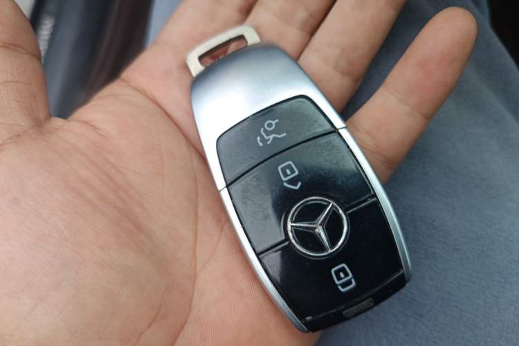 Used Mercedes-Benz E-Class 2017 E 320 L 4MATIC Vehicle Key