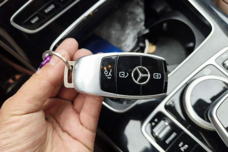 Used Mercedes-Benz E-Class 2017 E 320 L 4MATIC Vehicle Key