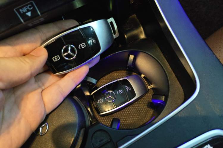 Used Mercedes-Benz E-Class 2017 E 200 L Sport 4MATIC Vehicle Key