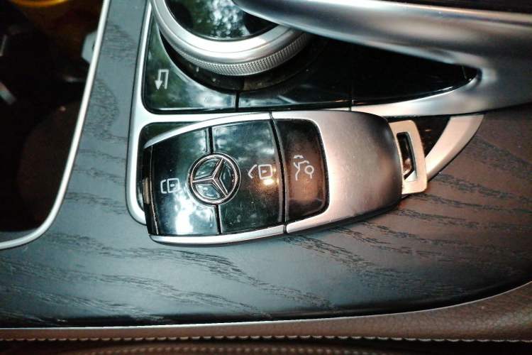 Used Mercedes-Benz E-Class 2017 E 300 L Sport Luxury Edition Vehicle Key