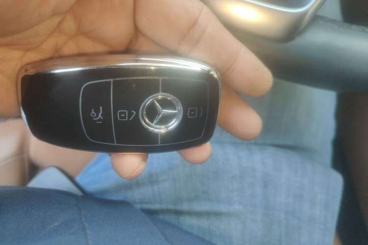 Used Mercedes-Benz E-Class 2017 E 200 L Sport 4MATIC Vehicle Key