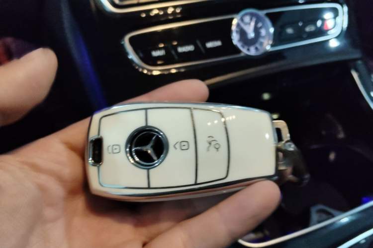 Used Mercedes-Benz E-Class 2017 E 300 L Sporty and Stylish Model Vehicle Key