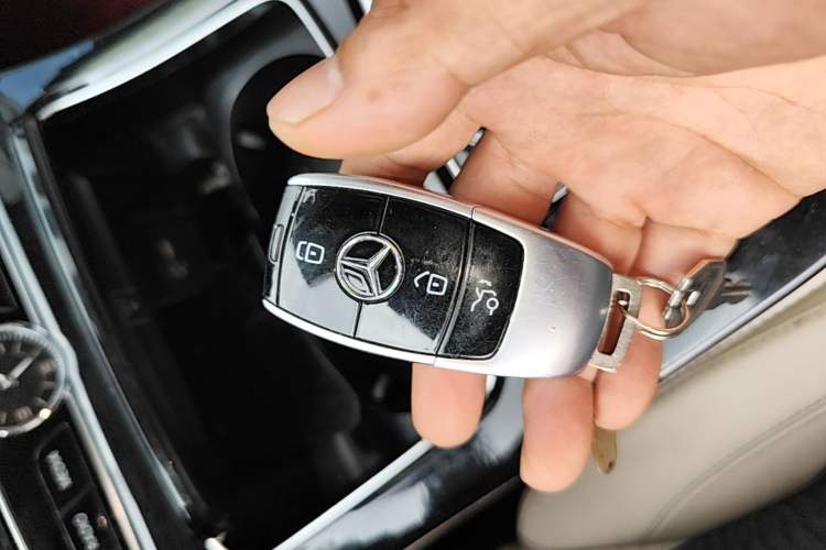 Used Mercedes-Benz E-Class 2017 E 200 L Sport 4MATIC Vehicle Key