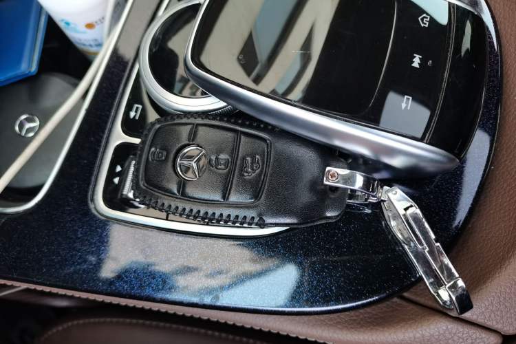 Used Mercedes-Benz E-Class 2017 E 200 L Sport 4MATIC Vehicle Key