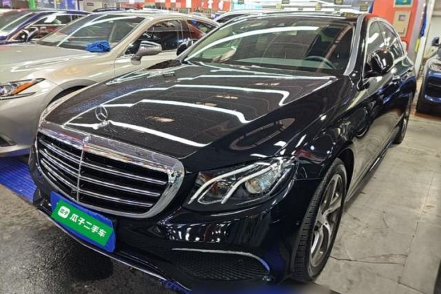 Ojetý Mercedes-Benz E-Class 2017 E 300 L Sporty and Stylish Model