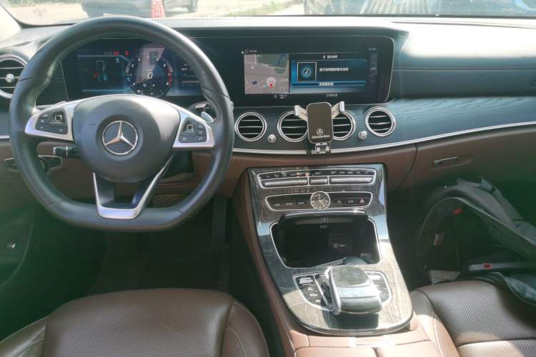 Used Mercedes-Benz E-Class 2017 E 300 L Sport Luxury Edition Center Console