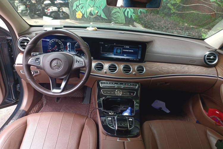 Used Mercedes-Benz E-Class 2017 E 300 L Luxury Model Center Console