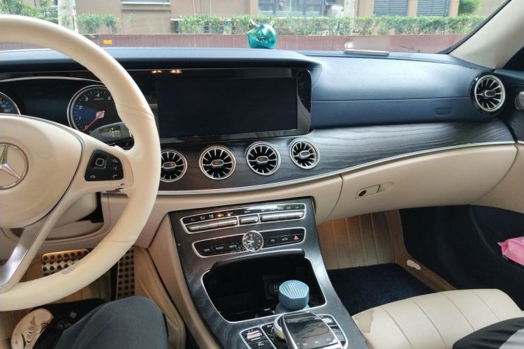 Used Mercedes-Benz E-Class 2017 E 200 4MATIC Coupe Center Console