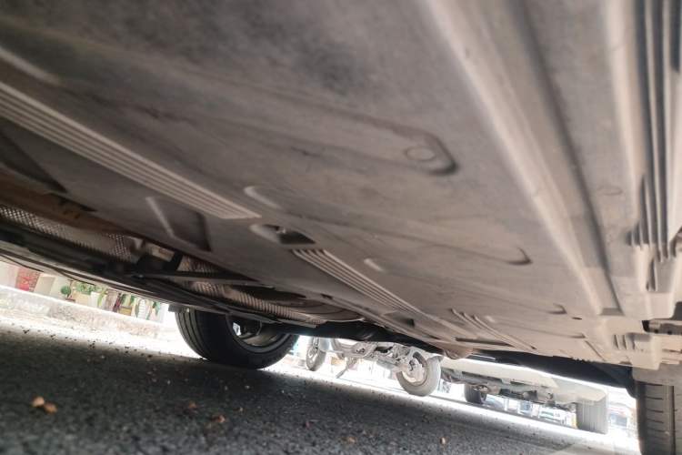 Used Mercedes-Benz E-Class 2017 E 300 L Luxury Model Chassis Rear Left