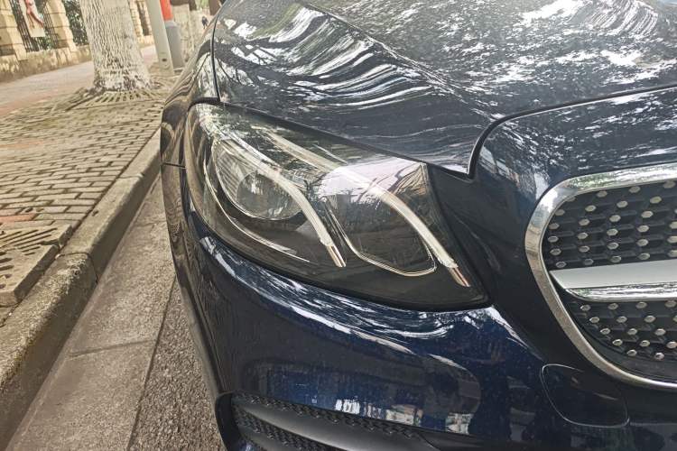 Used Mercedes-Benz E-Class 2017 E 200 Coupe Exterior 3