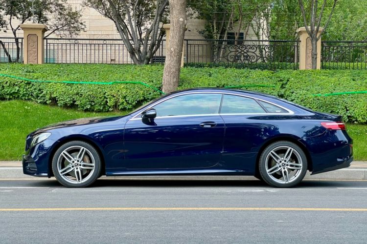 Used Mercedes-Benz E-Class 2017 E 200 4MATIC Coupe Exterior 3