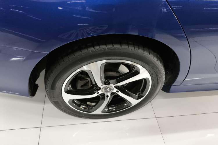 Used Mercedes-Benz E-Class 2017 E 200 Sport Exterior 5