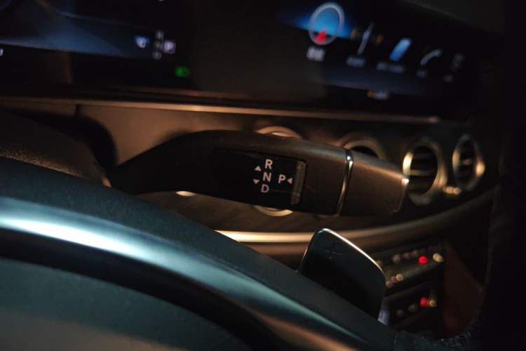 Used Mercedes-Benz E-Class 2017 E 300 L Sporty and Stylish Model Gear Lever