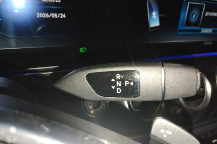 Used Mercedes-Benz E-Class 2017 E 300 L Sporty and Stylish Model Gear Lever