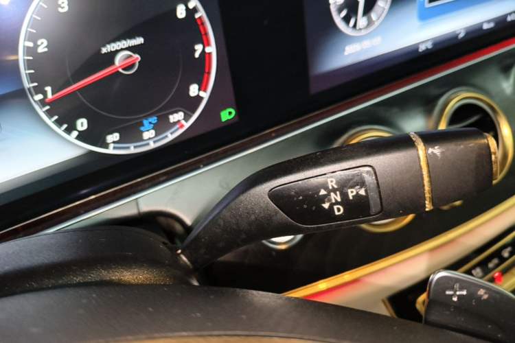 Used Mercedes-Benz E-Class 2017 E 300 L Sporty and Stylish Model Gear Lever
