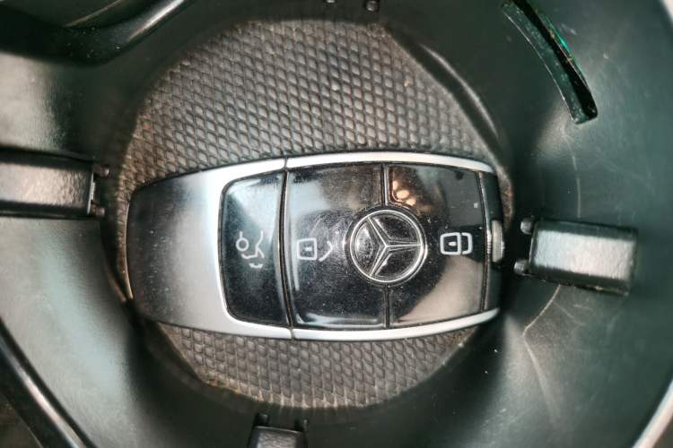 Used Mercedes-Benz E-Class 2017 E 300 L Sport Luxury Edition Interior 1
