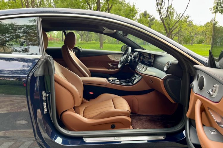 Used Mercedes-Benz E-Class 2017 E 200 4MATIC Coupe Interior 7