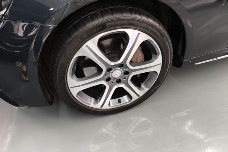 Used Mercedes-Benz E-Class 2017 E 300 L Sporty and Stylish Model Left Front Wheel Hub