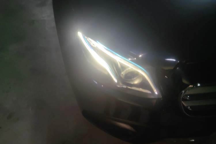Used Mercedes-Benz E-Class 2017 E 300 L Sport Luxury Edition Right Front Headlight