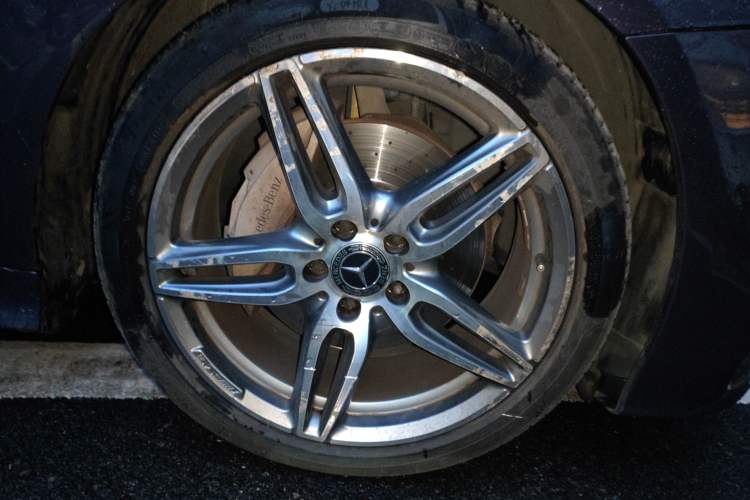 Used Mercedes-Benz E-Class 2017 E 200 Coupe Right Front Wheel Hub