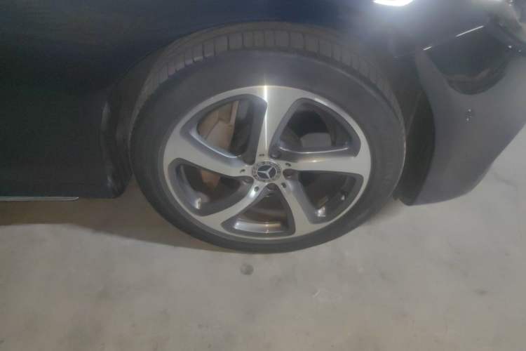 Used Mercedes-Benz E-Class 2017 E 300 L Sport Luxury Edition Right Front Wheel Hub