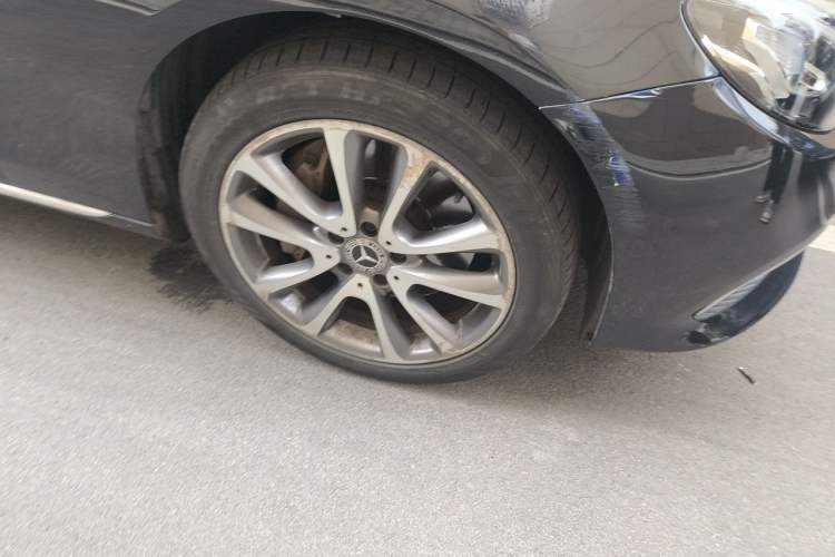 Used Mercedes-Benz E-Class 2017 E 300 L Luxury Model Right Front Wheel Hub