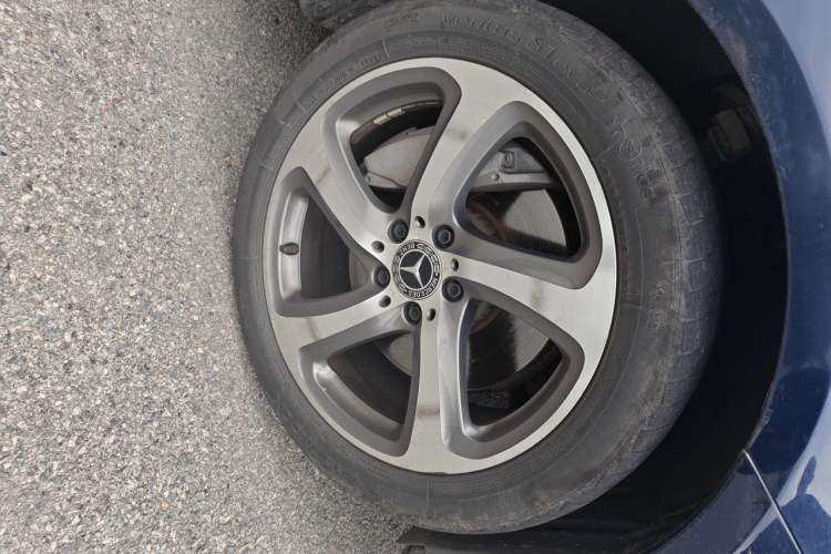 Used Mercedes-Benz E-Class 2017 E 300 L Sporty and Stylish Model Right Front Wheel Hub
