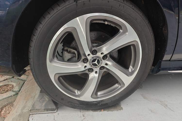 Used Mercedes-Benz E-Class 2017 E 300 L Sport Luxury Edition Right Front Wheel Hub