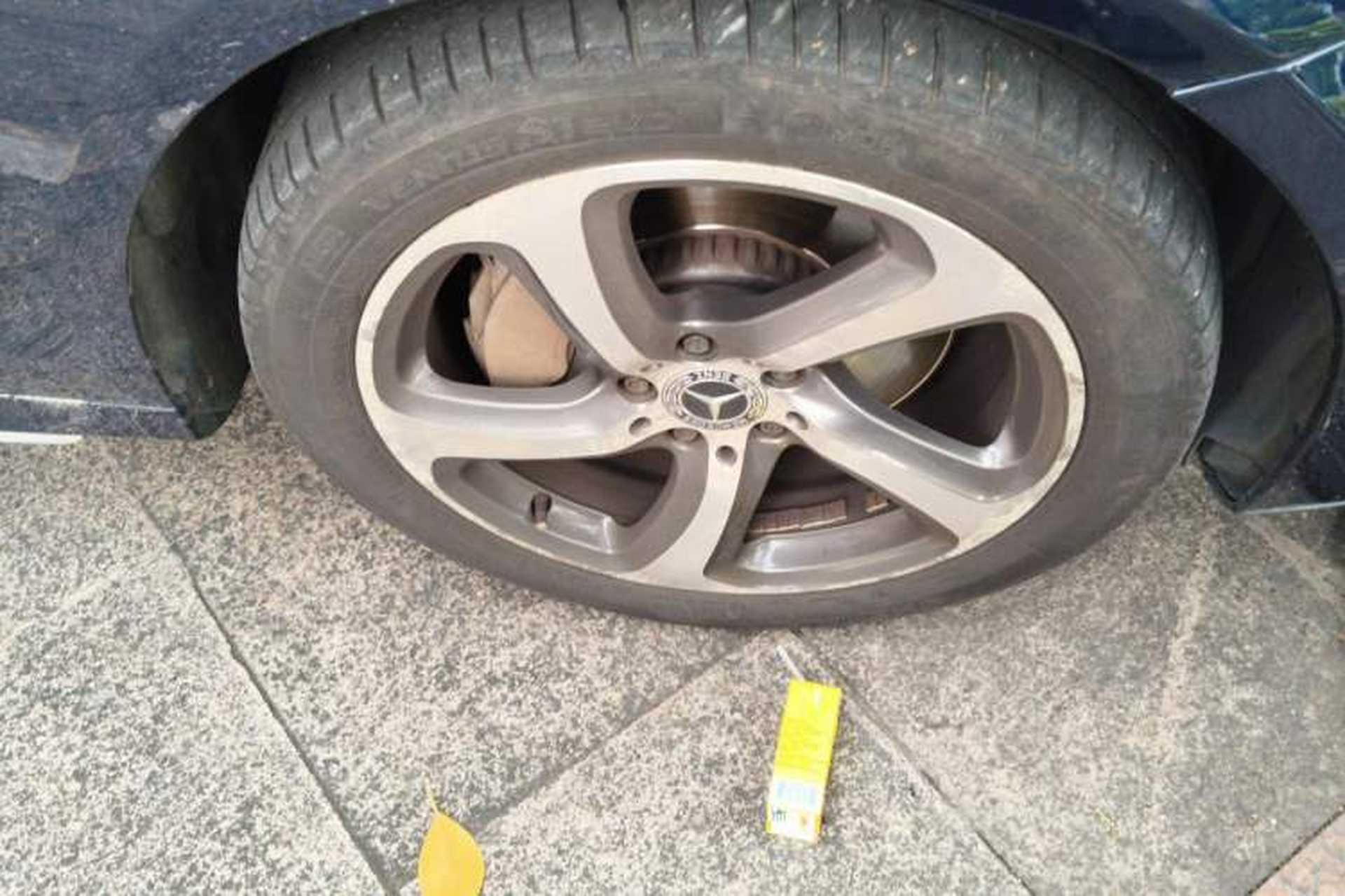 Used Mercedes-Benz E-Class 2017 E 300 L Sport Luxury Edition Right Front Wheel Hub