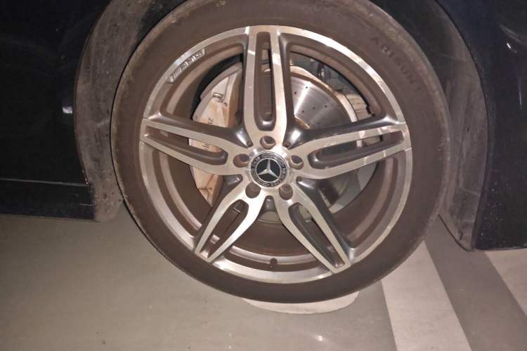 Used Mercedes-Benz E-Class 2017 E 200 4MATIC Coupe Right Front Wheel Hub