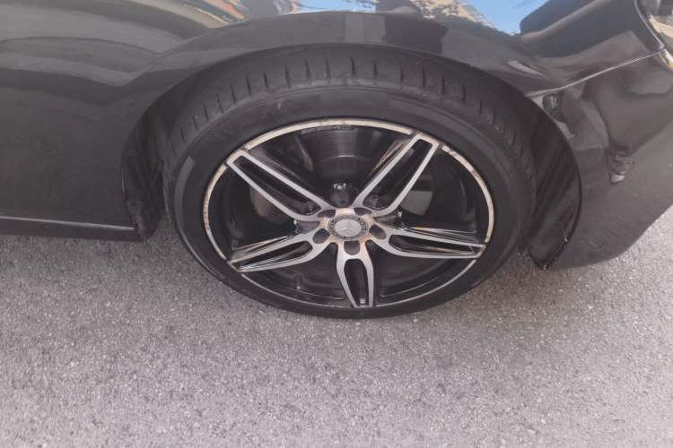 Used Mercedes-Benz E-Class 2017 E 200 Sport 4MATIC Right Front Wheel Hub