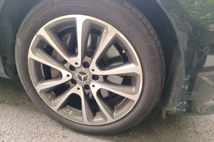 Used Mercedes-Benz E-Class 2017 E 300 L Luxury Model Right Front Wheel Hub