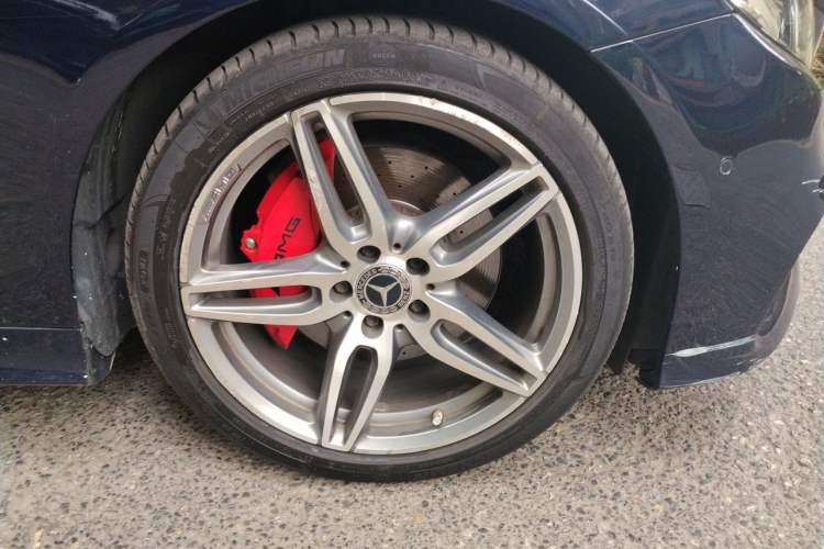 Used Mercedes-Benz E-Class 2017 E 200 4MATIC Coupe Right Front Wheel Hub