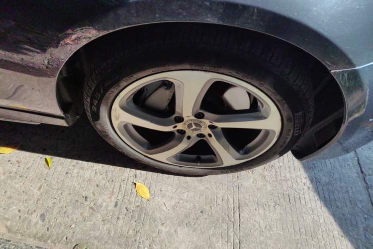 Used Mercedes-Benz E-Class 2017 E 300 L Sporty and Stylish Model Right Front Wheel Hub