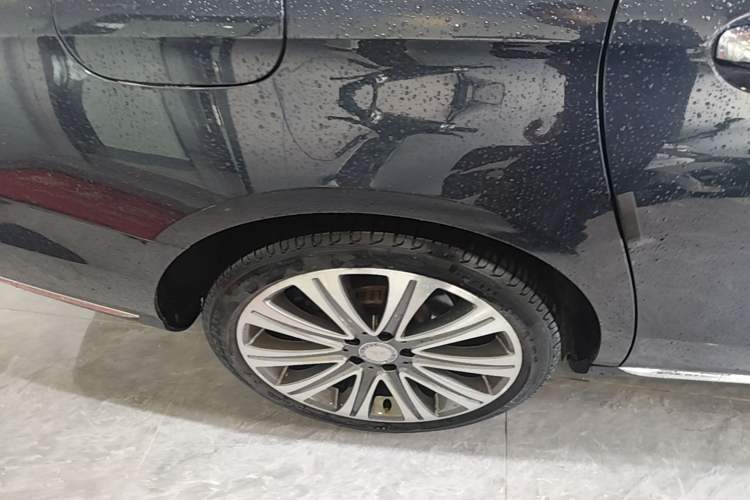 Used Mercedes-Benz E-Class 2017 E 300 L Luxury Model Right Rear Wheel Hub