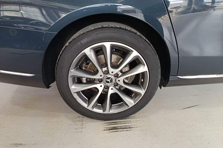 Used Mercedes-Benz E-Class 2017 E 300 L Luxury Model Right Rear Wheel Hub