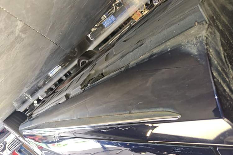 Used Mercedes-Benz E-Class 2017 E 300 L Sporty and Stylish Model Right Side Sill