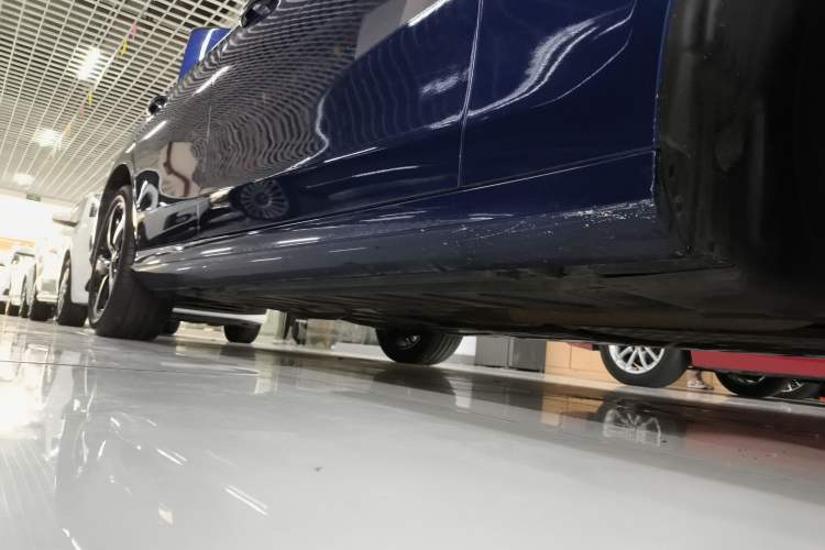 Used Mercedes-Benz E-Class 2017 E 200 Sport Right Side Sill