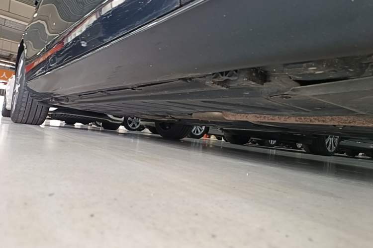 Used Mercedes-Benz E-Class 2017 E 300 L Luxury Model Right Side Sill