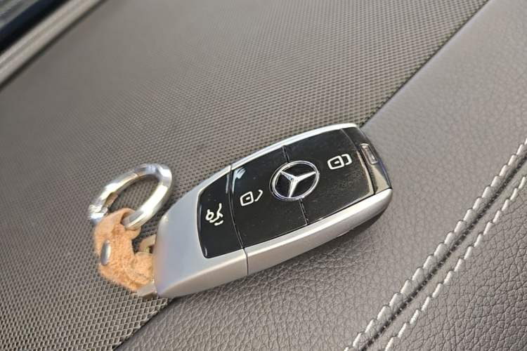 Used Mercedes-Benz E-Class 2017 E 300 L Sporty and Stylish Model Vehicle Key
