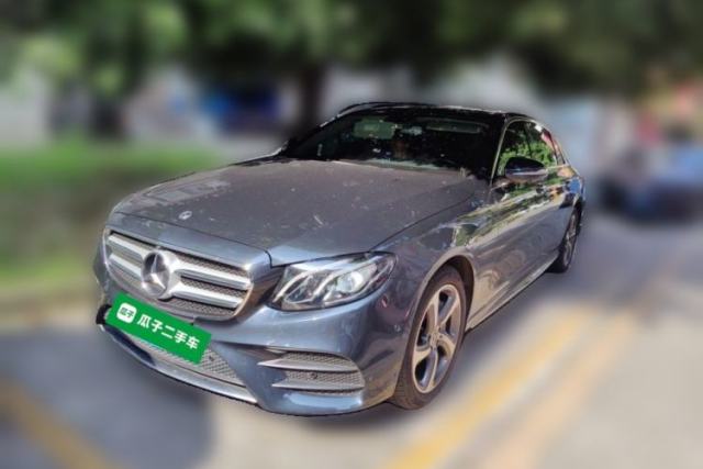 Ojetý Mercedes-Benz E-Class 2017 E 300 L Sporty and Stylish Model