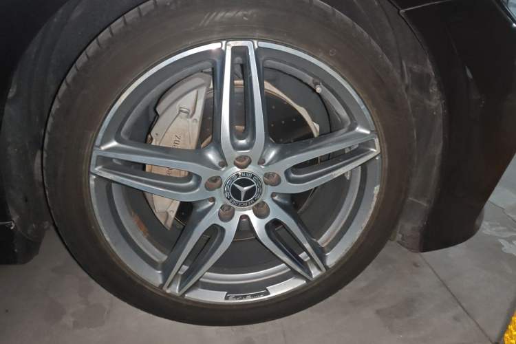 Used Mercedes-Benz E-Class 2017 E 200 4MATIC Coupe Right Front Wheel Hub