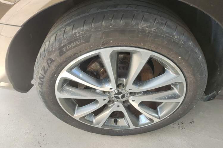 Used Mercedes-Benz E-Class 2017 E 200 L 4MATIC Right Rear Wheel Hub