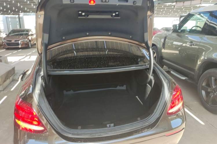 Used Mercedes-Benz E-Class 2017 E 200 L 4MATIC Trunk