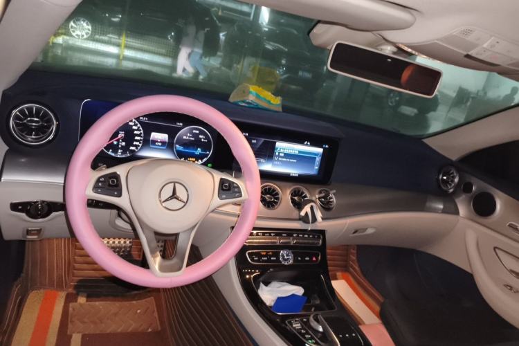 Used Mercedes-Benz E-Class 2017 E 200 4MATIC Coupe Center Console