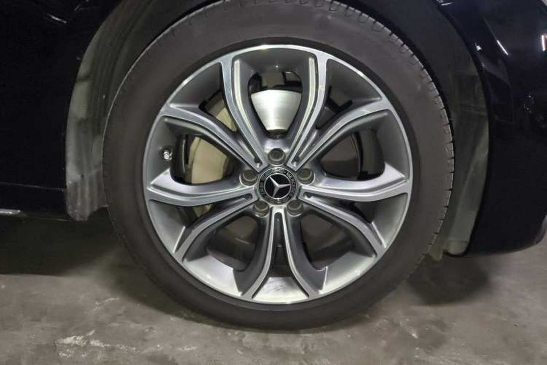 Used Mercedes-Benz E-Class 2017 E 300 L Sport Luxury Edition Right Front Wheel Hub